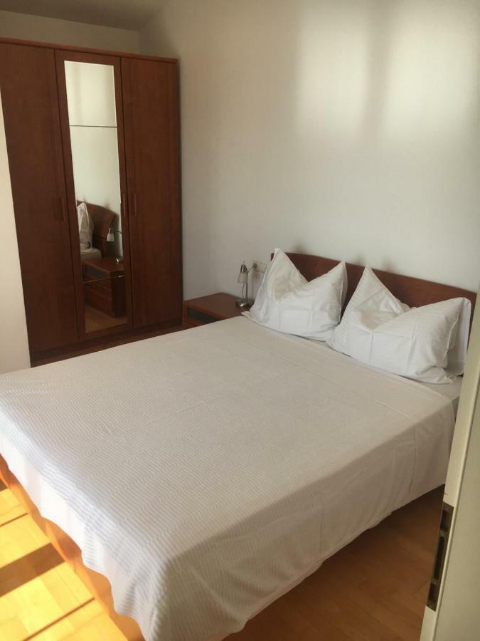 Villa Lovric Appartement I Primošten Esterno foto